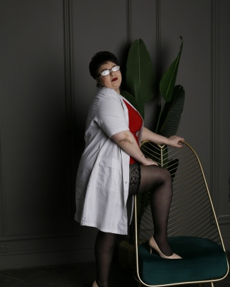 Живу в сказочной Москве, где мои сексуальные фантазии оживают и тают от наслаждения. У меня большой опыт, дарованный мне самой страстью, и я готова подарить тебе ночь, о которой ты всегда мечтал.
Приглашаю тебя погрузиться в мир нашего особого сокровища времени, где будем исследовать телесные грани удовольствия. Мои нежные руки и игривые губы знают, как доставить незабываемое наслаждение. Я мастерски владею различными эротическими техниками, и каждая встреча со мной - это праздник для твоей души и тела.
Фото, которые ты видишь, абсолютно реальны. Мои клиенты отмечают мою профессионализм и индивидуальный подход. У меня есть обширный арсенал игрушек и аксессуаров, чтобы сделать нашу встречу еще более запоминающейся. Я уверена, что ты останешься полностью удовлетворенным и захочешь вернуться ко мне снова и снова.
💫 Мои услуги дороги, но они безусловно стоят каждого потраченного рубля. Обещаю, что твои фантазии будут исполнены таким образом, что ты не захочешь останавливаться. Подарю тебе ночь, о которой будешь вспоминать, вспыхивая от желания. Жду тебя, мой милый, чтобы погрузиться в море наслаждения вместе! 💋😘 8421, 40 лет